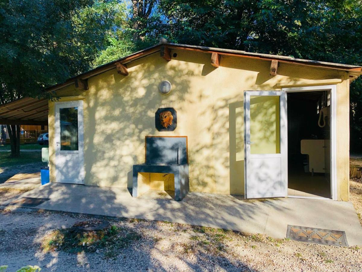Camping Du Lion Bourg-Saint-Andéol Exterior photo